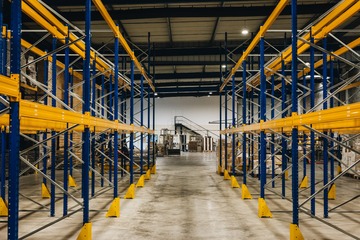 Rénovation d'un ancien magasin en un espace bureaux et entrepôt à Libourne