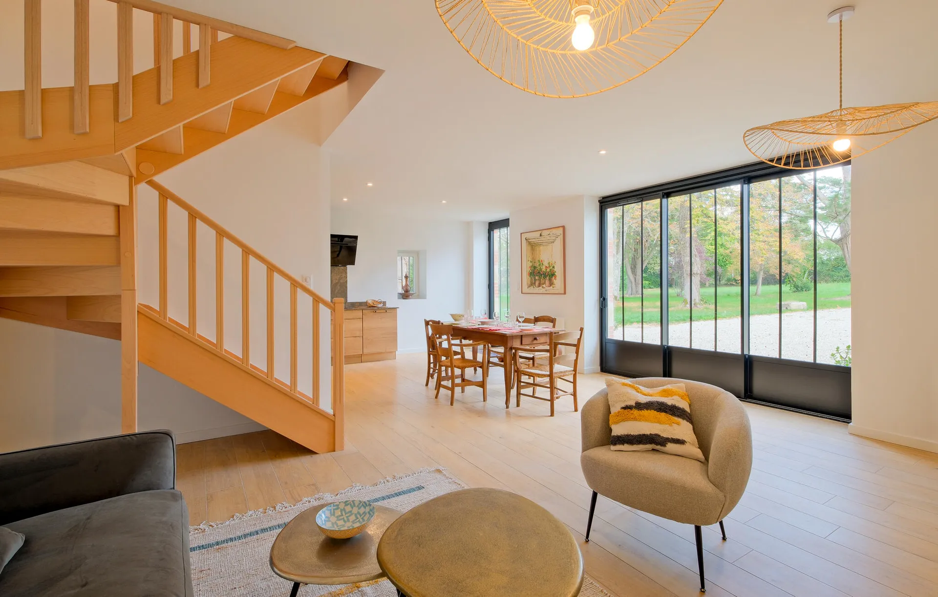 énovation intérieure d’une maison  – Salon et espace repas lumineux