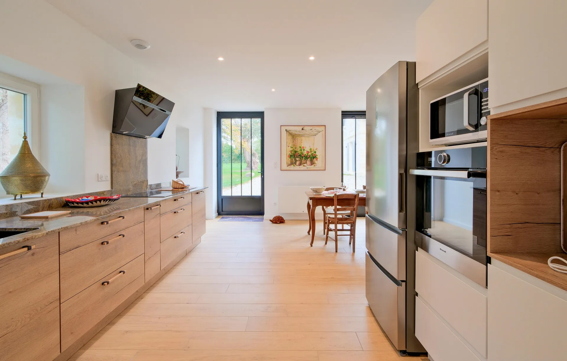 Cuisine rénovée avec mobilier sur mesure – Chantier GPSO Construction en Gironde